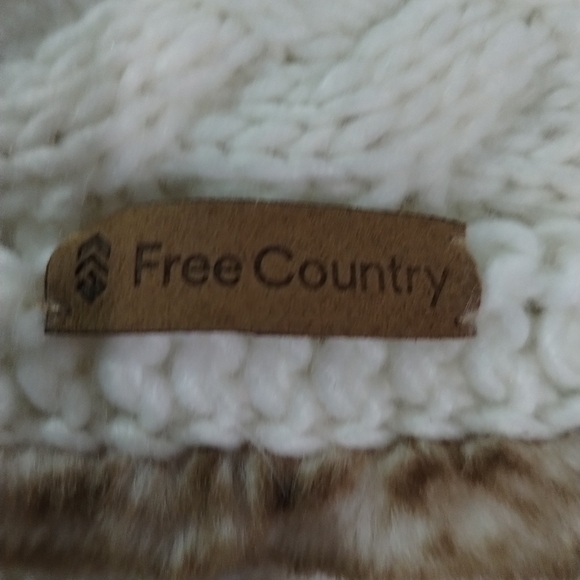 Free country Faux Far Neck Scarf - Picture 13 of 17